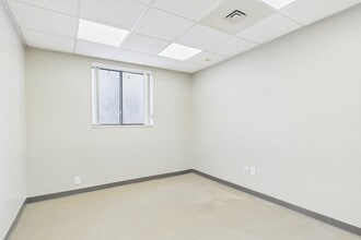 174 Armistice Blvd, Pawtucket, RI à louer Photo intérieure– Image 2 sur 17