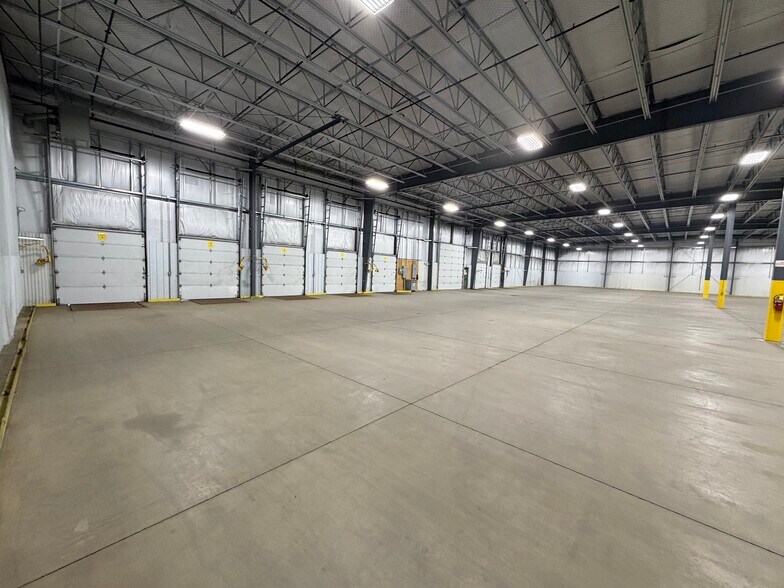 2927 61st St, Menomonie, WI à louer - Photo de l’immeuble – Image 2 sur 10