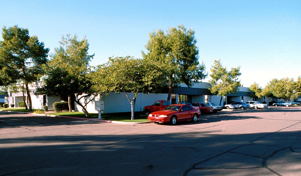 4246 E Wood St, Phoenix, AZ à louer - Photo de l’immeuble – Image 3 sur 7