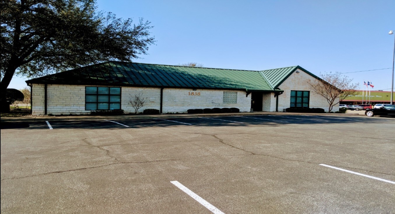 1838 N Valley Mills Dr, Waco, TX à louer Photo de l’immeuble– Image 1 sur 2