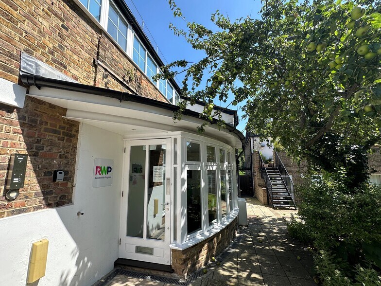 18 Lower Teddington Rd, Kingston Upon Thames à vendre - Photo de l’immeuble – Image 3 sur 6