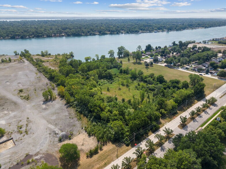 1649 Jefferson Ave, Trenton, MI à vendre - Photo de l’immeuble – Image 2 sur 5
