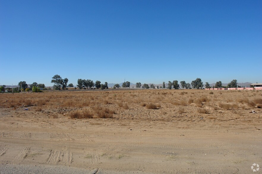 Trumble Rd, Menifee, CA à vendre - Photo de l’immeuble – Image 2 sur 3