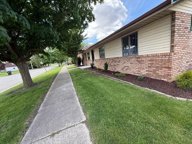 426 E Champaign Ave, Rantoul, IL à louer - Photo de l’immeuble – Image 2 sur 3