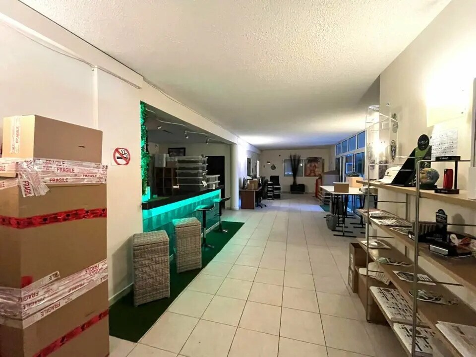 Bureau dans CANNES-LA-BOCCA à vendre Photo intérieure– Image 1 sur 9