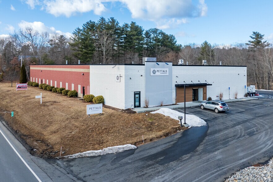 144 Sturbridge Rd, Charlton, MA à vendre - Photo principale – Image 1 sur 22