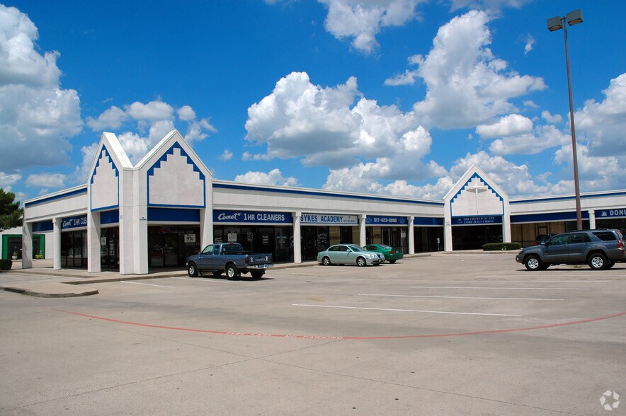 7455 S Hulen St, Fort Worth, TX à louer - Photo de l’immeuble – Image 3 sur 6