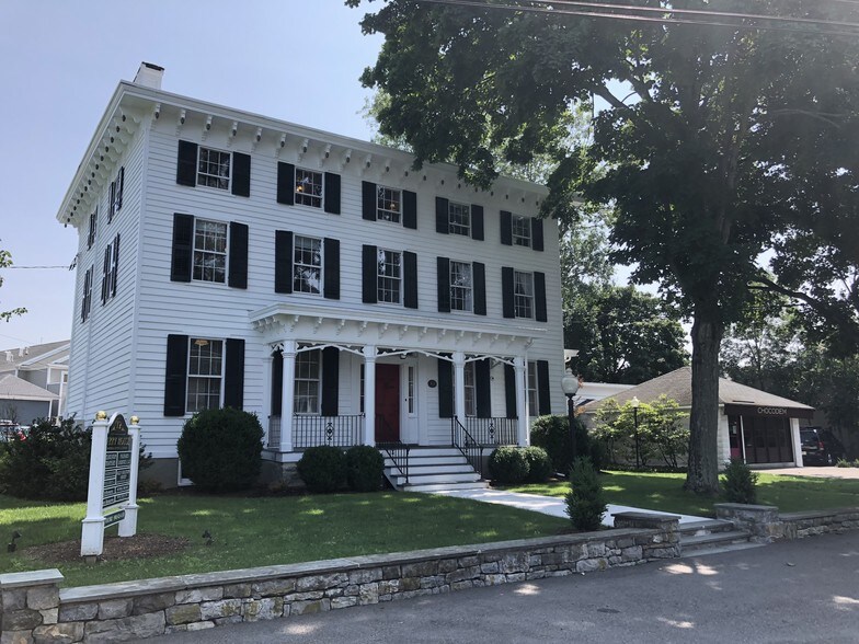 12 Lower Center St, Clinton, NJ à louer - Photo de l’immeuble – Image 3 sur 14