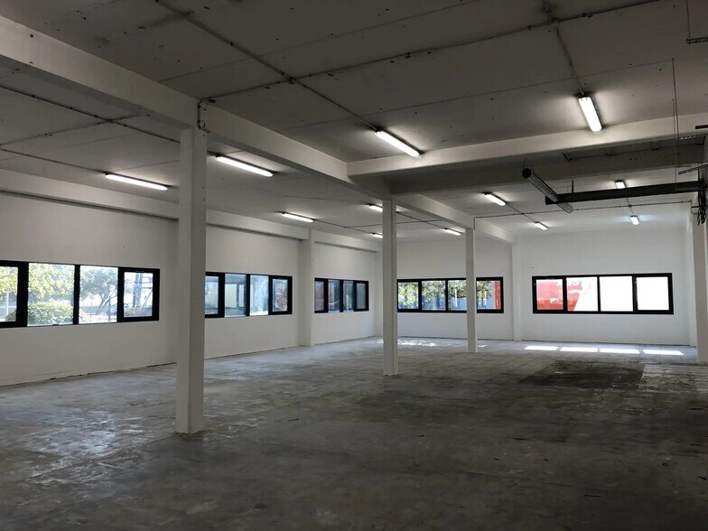 Local d’activités dans Villeneuve-la-Garenne à louer - Photo intérieure – Image 3 sur 4