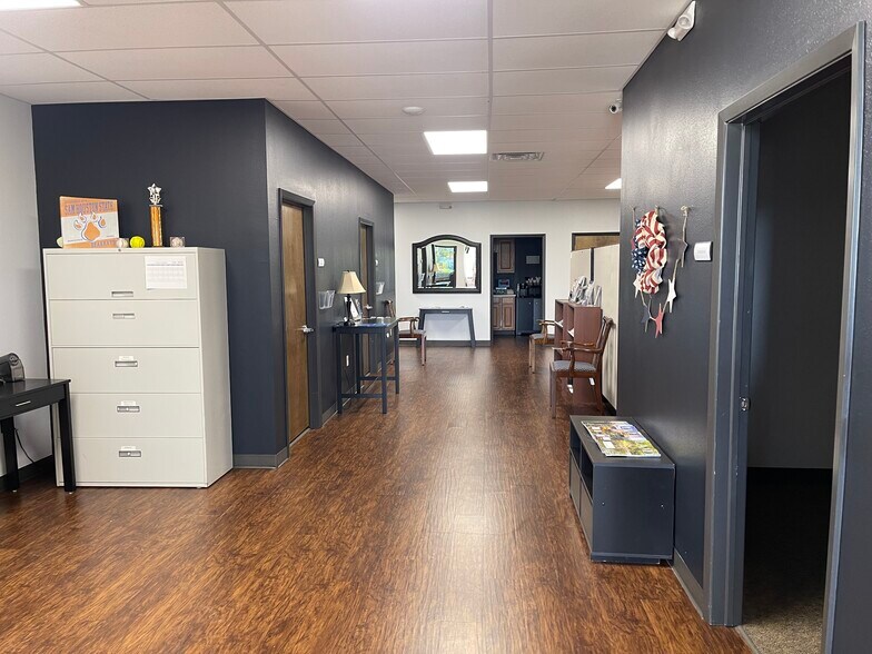 168 Col Etheredge Blvd, Huntsville, TX à louer - Photo de l’immeuble – Image 3 sur 8