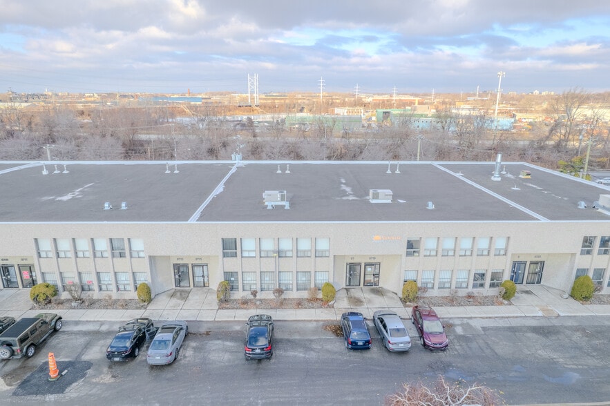 9681-9725 Rue Clément, Montréal, QC à louer - Photo de l’immeuble – Image 3 sur 27