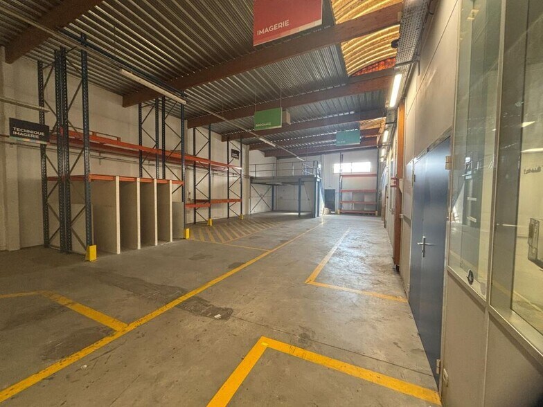 Industriel/Logistique dans Colombes à louer - Photo de l’immeuble – Image 3 sur 14