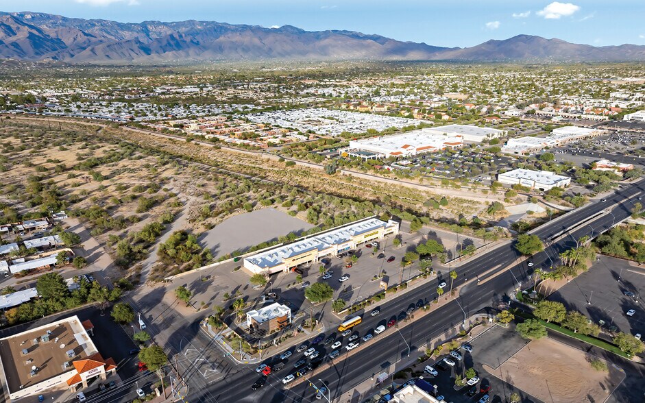7507-7575 E Broadway Blvd, Tucson, AZ à vendre - Photo de l’immeuble – Image 1 sur 6