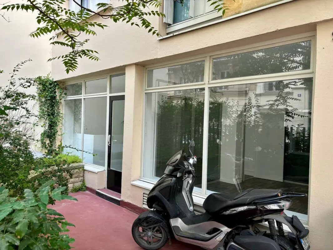 9 Rue Des Ursulines, Paris à louer Photo de l’immeuble– Image 1 sur 10