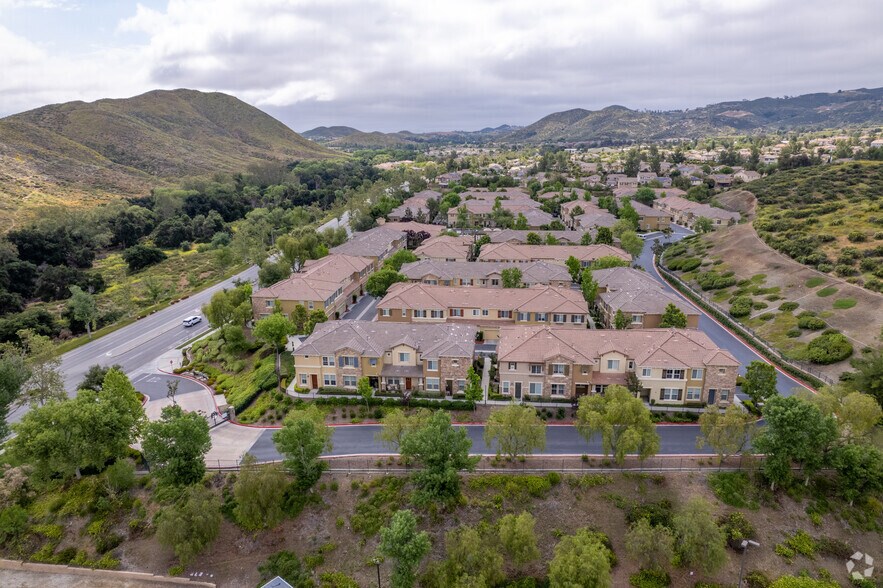 30505 Canyon Hills Rd, Lake Elsinore, CA à vendre - Photo de l’immeuble – Image 1 sur 5