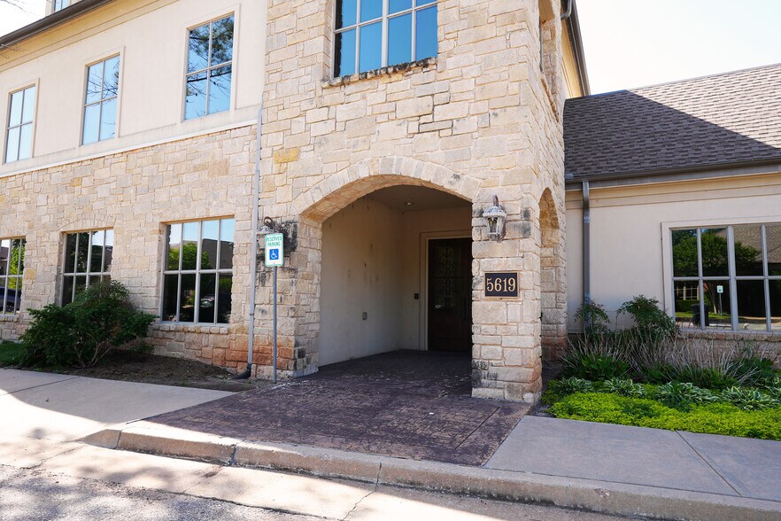 5619 N Classen Blvd, Oklahoma City, OK à vendre - Photo principale – Image 1 sur 9