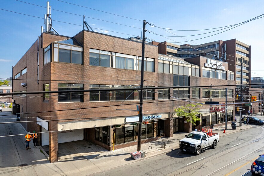 750 Dundas St W, Toronto, ON à louer - Photo de l’immeuble – Image 2 sur 3