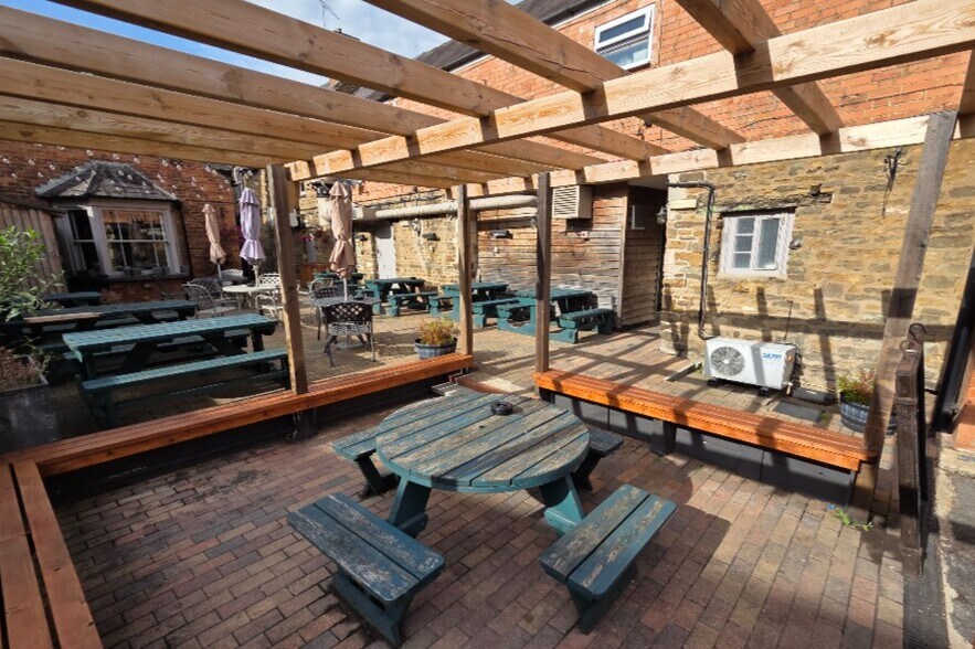 11 Market Pl, Oakham à louer - Photo de l’immeuble – Image 2 sur 2