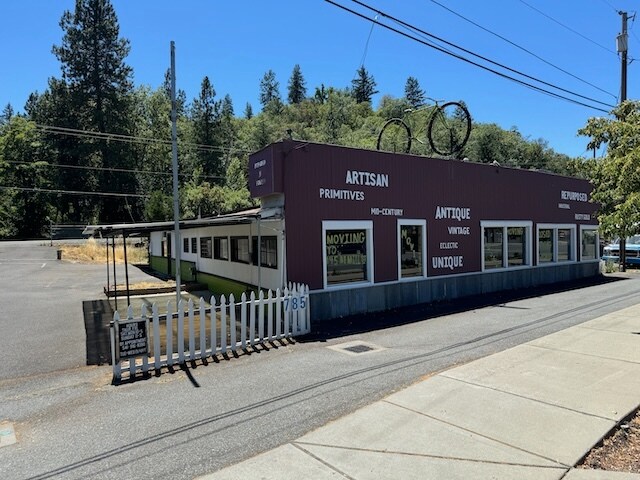 785 Rogue River Hwy, Grants Pass, OR à vendre - Photo de l’immeuble – Image 2 sur 14