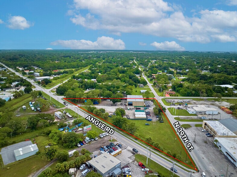 705 N 39th St, Fort Pierce, FL à vendre - Photo de l’immeuble – Image 2 sur 8