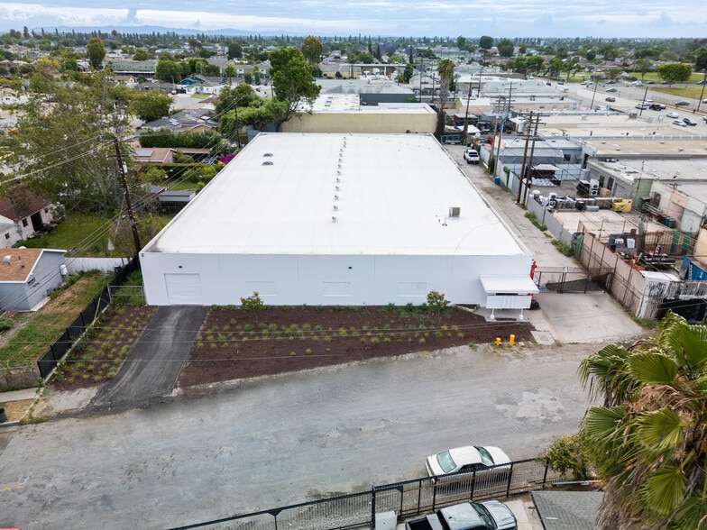 2728 N Slater Ave, Compton, CA à louer - Photo de l’immeuble – Image 3 sur 18