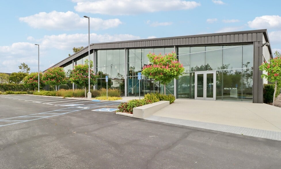 13031 W Jefferson Blvd, Los Angeles, CA à louer - Photo de l’immeuble – Image 1 sur 9