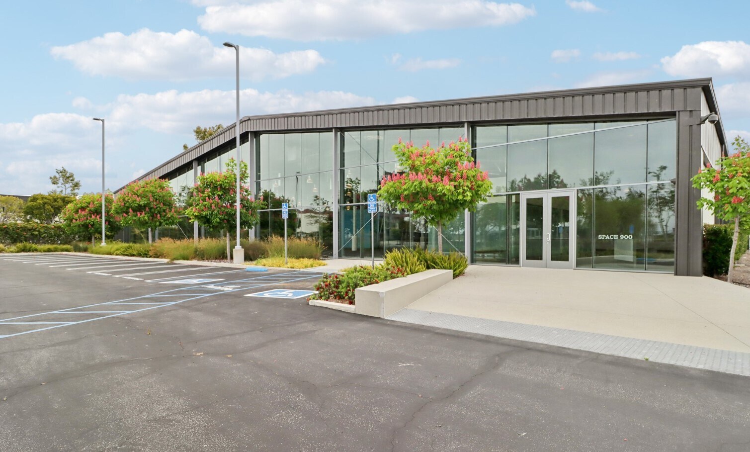 13031 W Jefferson Blvd, Los Angeles, CA à louer Photo de l’immeuble– Image 1 sur 10