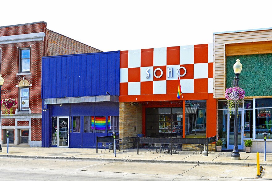 201-215 W 9 Mile Rd, Ferndale, MI à louer - Photo de l’immeuble – Image 2 sur 4