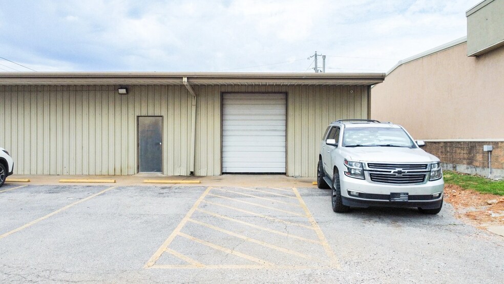 406 E Henri De Tonti Blvd, Springdale, AR à louer - Photo de l’immeuble – Image 3 sur 8