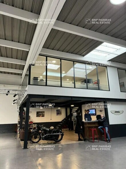 Local d'activités dans Maurepas à vendre - Photo de l’immeuble – Image 1 sur 5
