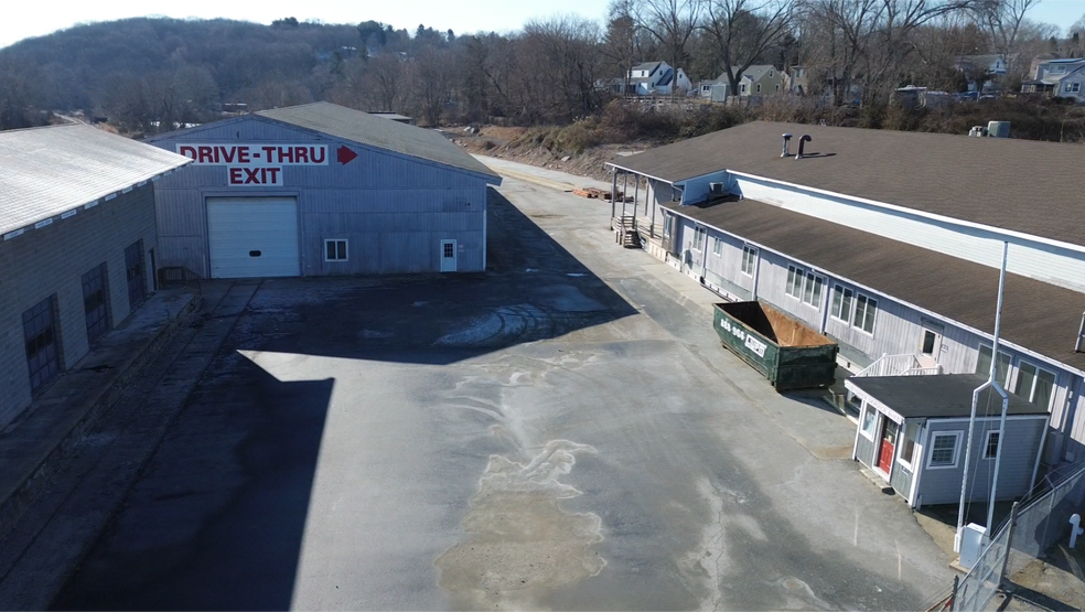 45 Richards Grove Rd, Quaker Hill, CT à vendre - Photo de l’immeuble – Image 2 sur 26