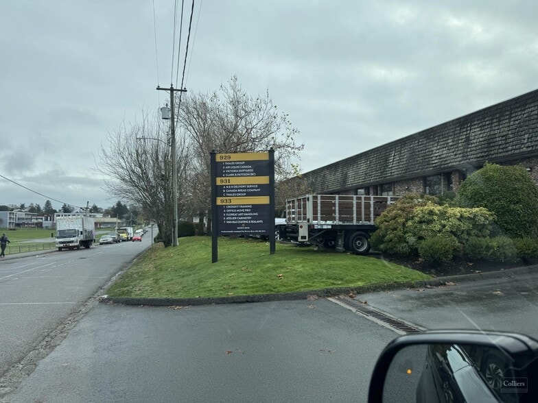 929 Ellery St, Victoria, BC à louer - Photo principale – Image 1 sur 1