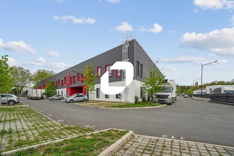 Local d’activités dans Gonesse à louer - Photo de l’immeuble – Image 1 sur 14