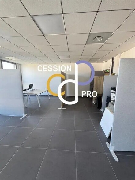 Bureau dans Nîmes à vendre - Photo de l’immeuble – Image 2 sur 7