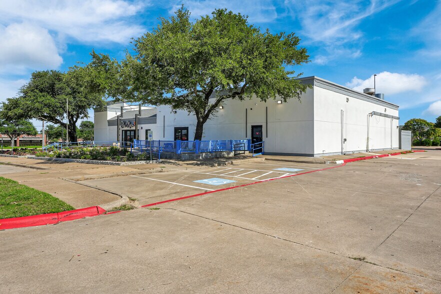 1801 N Plano Rd, Richardson, TX à louer - Photo de l’immeuble – Image 3 sur 19