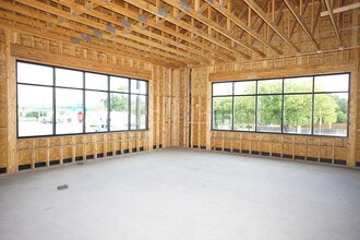 141 NW Renfro St, Burleson, TX à vendre Photo intérieure– Image 2 sur 3