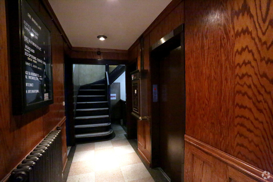 174 Broadway, New York, NY à louer - Hall d’entrée – Image 2 sur 19