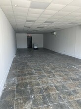 75-77 W Main St, East Islip, NY à louer Photo intérieure– Image 2 sur 4