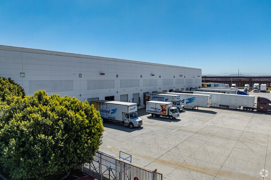 8709 Kerns St, San Diego, CA à louer - Photo de l’immeuble – Image 2 sur 4