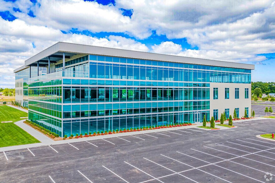 2500 NE 11th St, Bentonville, AR à louer - Photo de l’immeuble – Image 1 sur 9