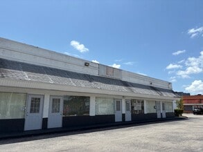 1823-1853 NW 38th Ave, Lauderhill, FL à louer Photo de l’immeuble– Image 1 sur 3