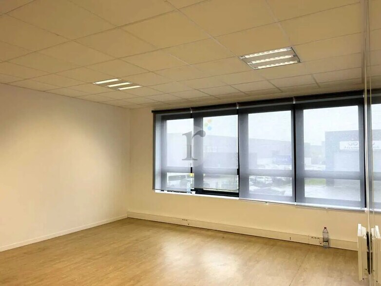 Local d’activités dans Avelin à louer - Photo intérieure – Image 3 sur 6