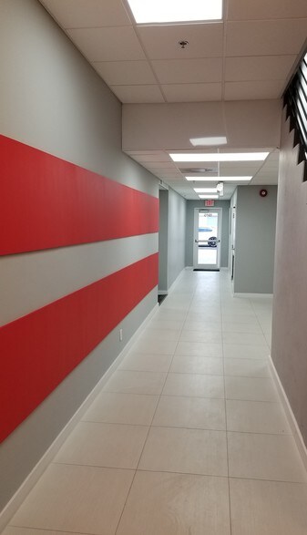 1915-1919 NE 45th St, Fort Lauderdale, FL à louer - Photo intérieure – Image 3 sur 21