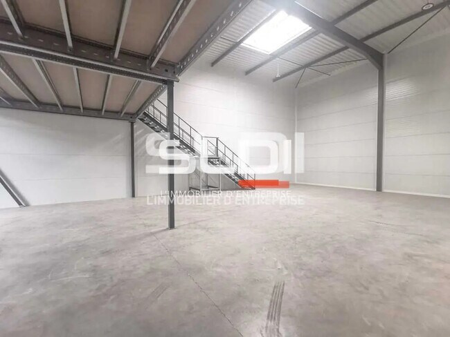 Plus de détails pour Local d’activités à vendre