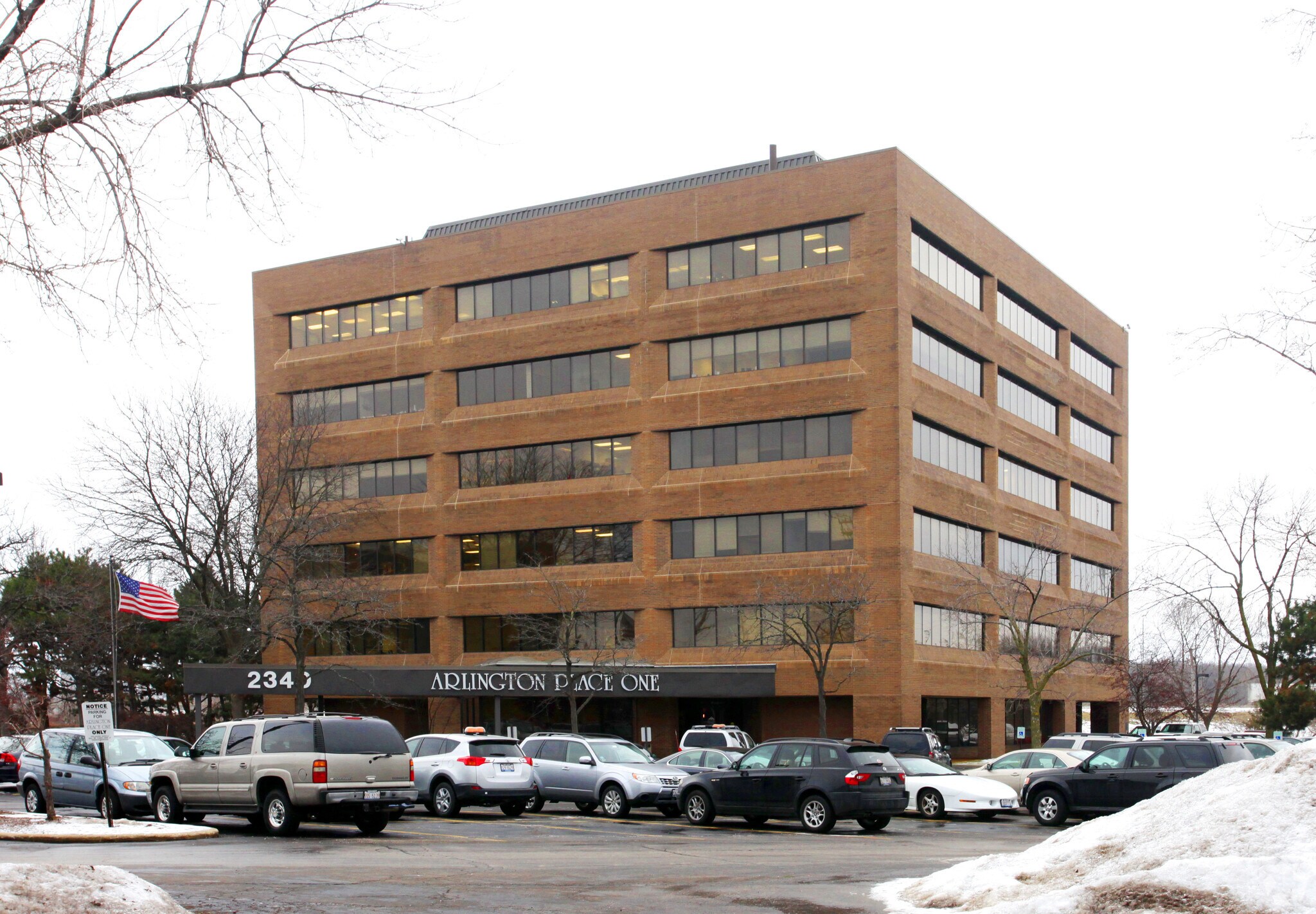 2340 S Arlington Heights Rd, Arlington Heights, IL à louer Photo de l’immeuble– Image 1 sur 7