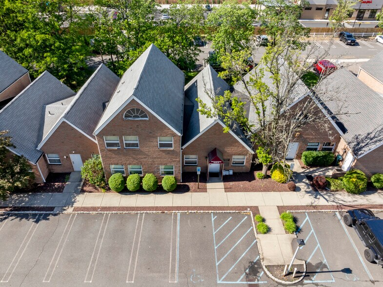 385 State Route 18, East Brunswick, NJ à vendre - Photo de l’immeuble – Image 2 sur 41