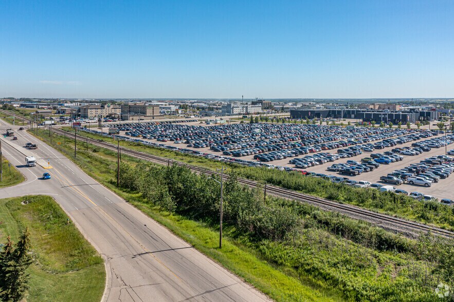 8013 Sparrow Dr, Leduc, AB à vendre - Aérien – Image 1 sur 3