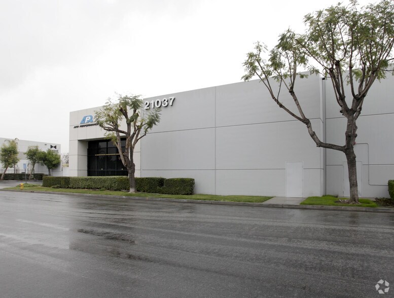 21037 Commerce Pointe Dr, City of Industry, CA à louer - Photo de l’immeuble – Image 3 sur 5