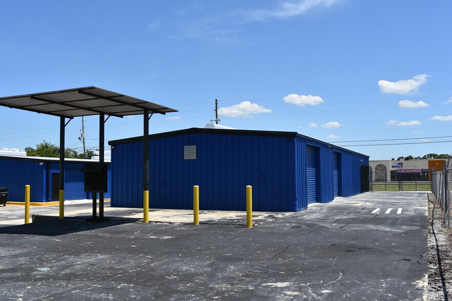 2060 Range Rd, Clearwater, FL à louer - Photo de l’immeuble – Image 3 sur 7