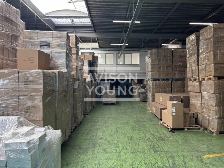 Local d’activités dans Montreuil à louer - Photo de l’immeuble – Image 3 sur 6